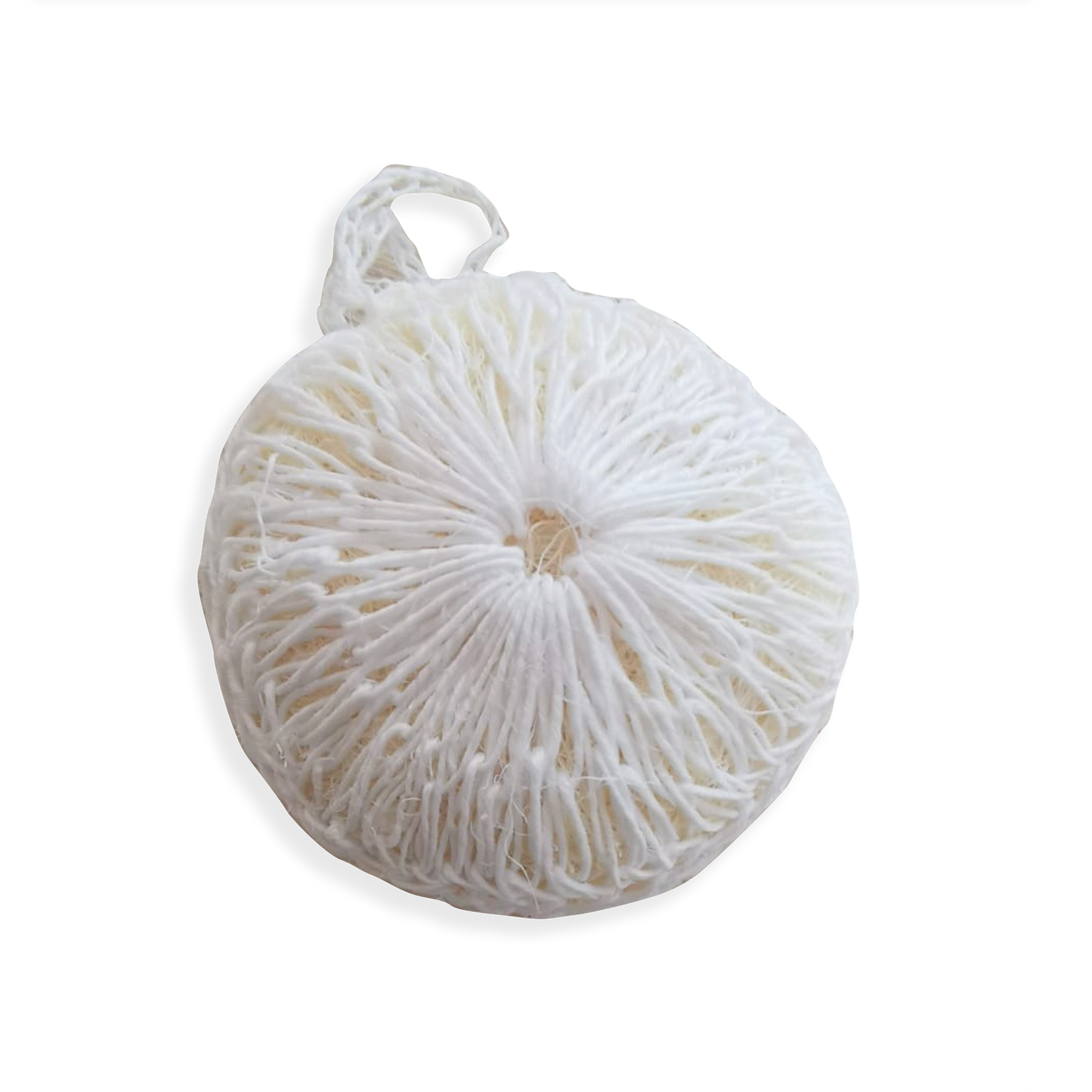 Esta esponjilla es para uso facial y exfoliar. Está hecha a mano con gancho por artesanos de Ixmiquilpan, Hidalgo y rellena de henequén (fibra de lechuguilla).