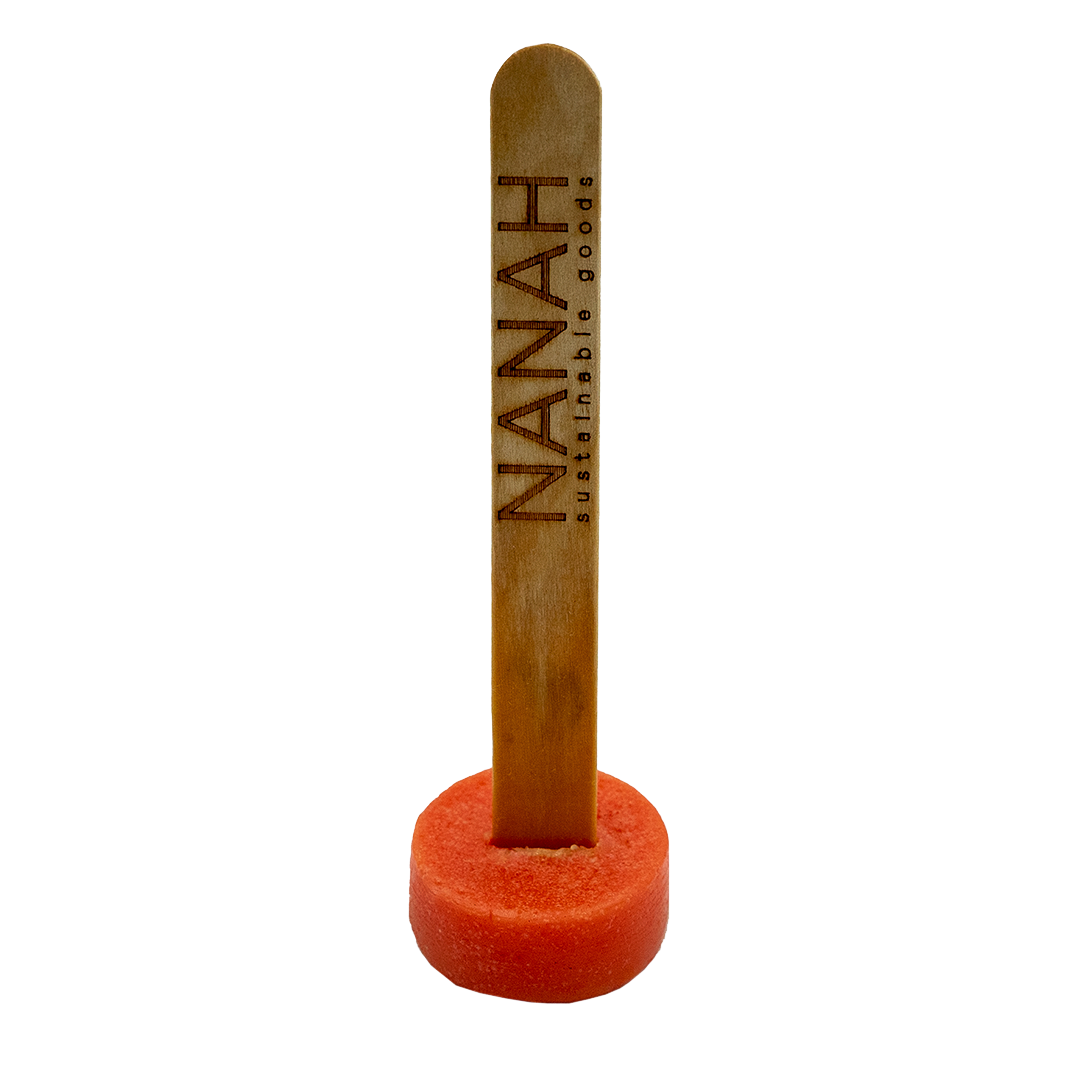 La papaya y la mandarina son hidratantes naturales que protegen tu cabello de la resequedad y el frizz, gracias a sus antioxidantes y minerales esenciales para estimular el crecimiento saludable del cabello. Además contiene manteca de karité y cacao, que aporta elasticidad, fuerza y protegen tu cabello de los rayos del sol, consiguiendo un cabello más hermoso, fuerte y sano.