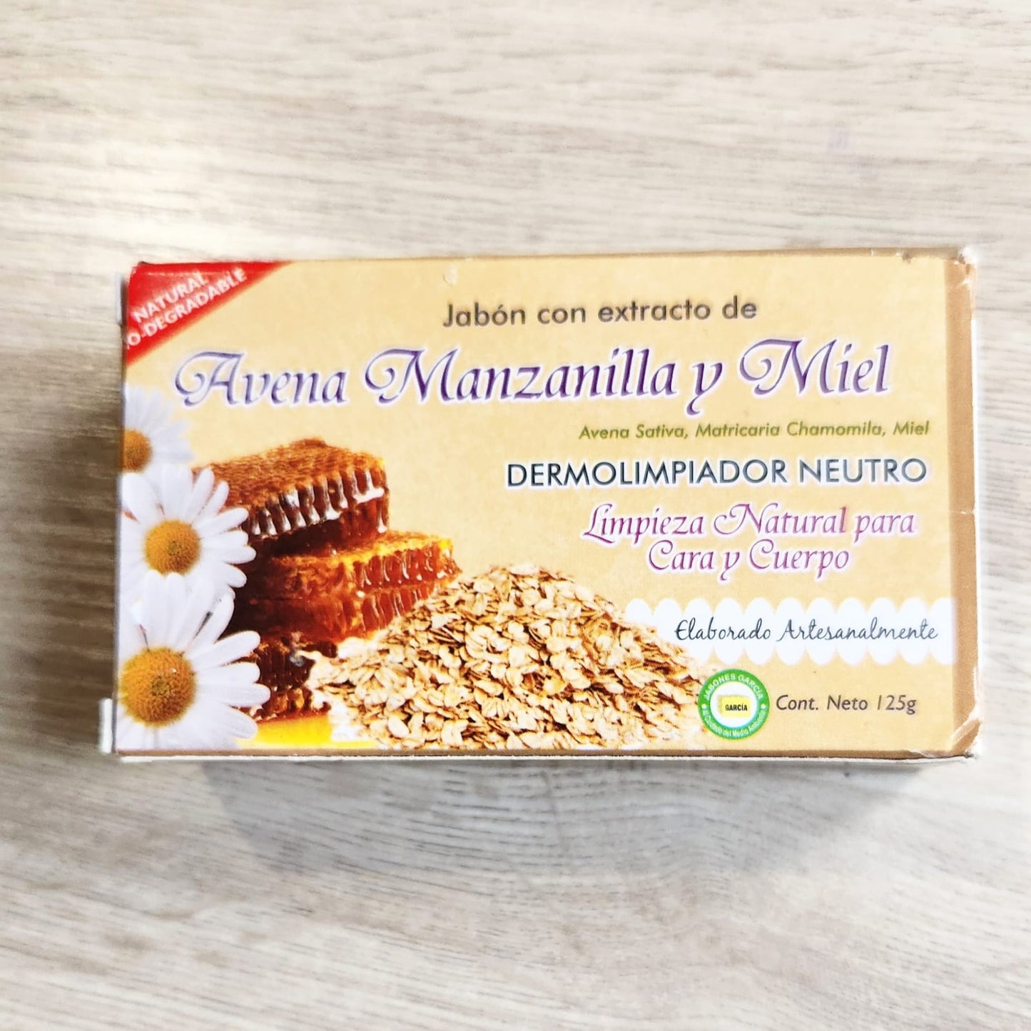 Jabón con extracto de avena, manzanilla y miel